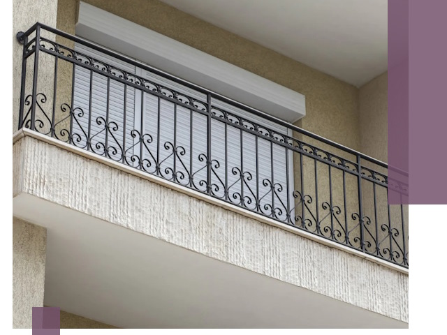 Балконные ограждения из металла и стекла в Салехарде для домов