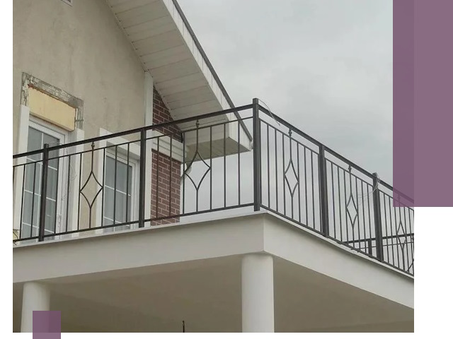 Изготовление балконных ограждений в Салехарде из металла и стекла