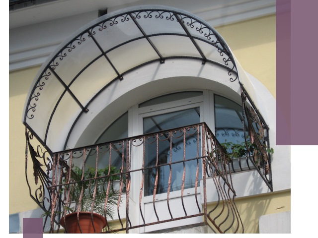 Козырьки над балконом в Салехарде — изготовление и монтаж