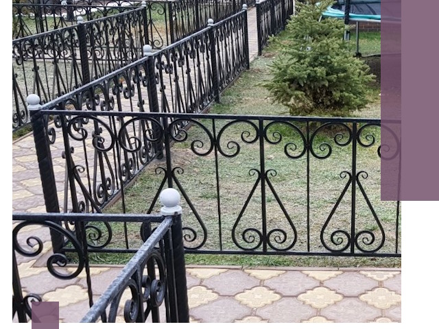 Кованые газонные ограждения под ключ в Салехарде